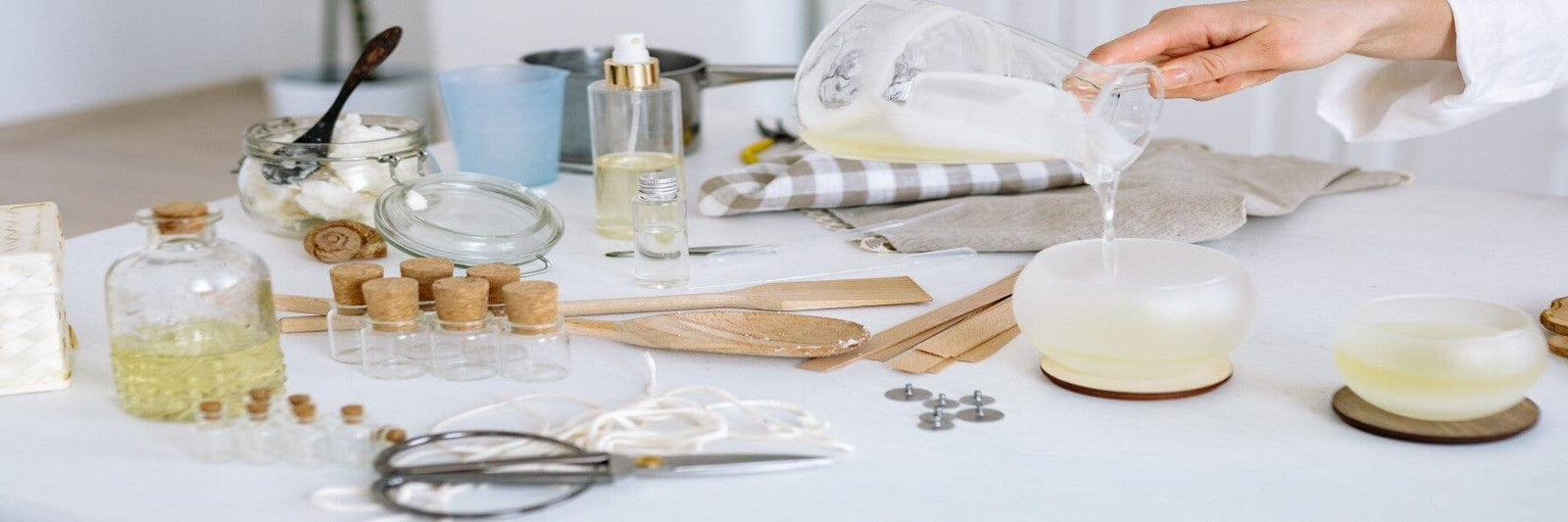 7 Must-Have Items for Your Candle Making Kit